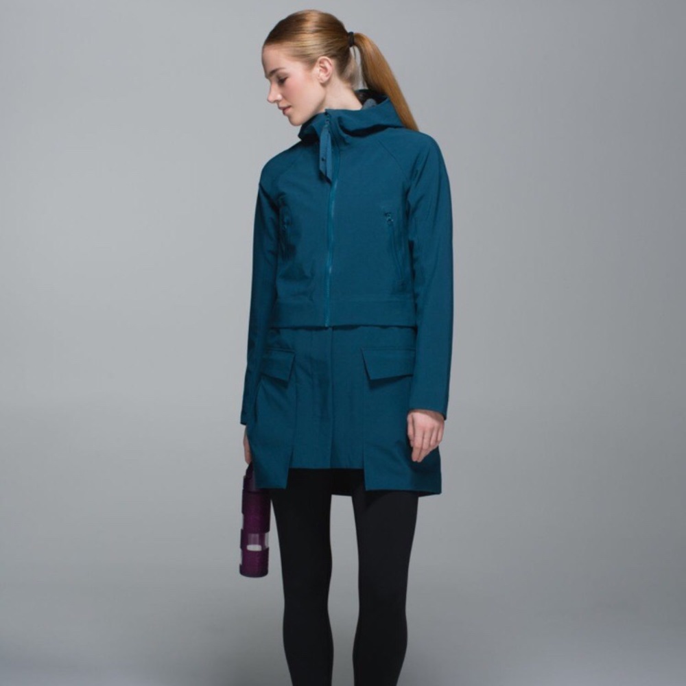 [lululemon] rain or shine jacket